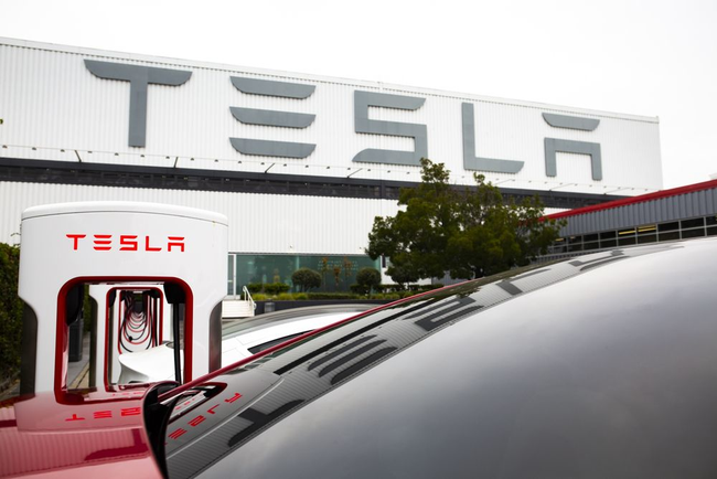 Có nên mua cổ phiếu Tesla không?