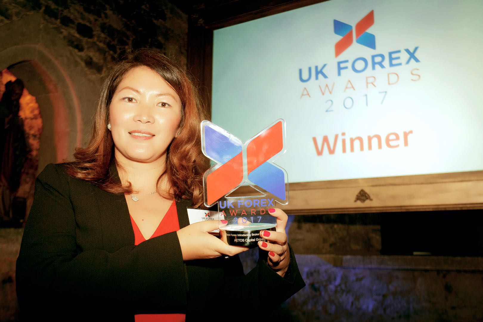 Sàn Core Spreads lĩnh giải UK Forex Awards 2017